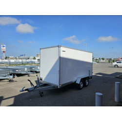 Remorcă carosată...