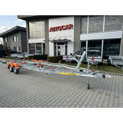 Transportor frânat cu două...