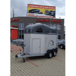 Frânată remorcă pentru cai...