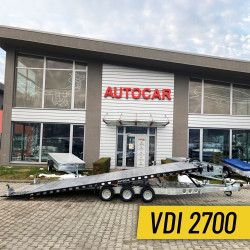 Transportor frânat cu trei...