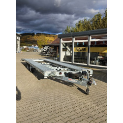 Transportator auto cu trei...